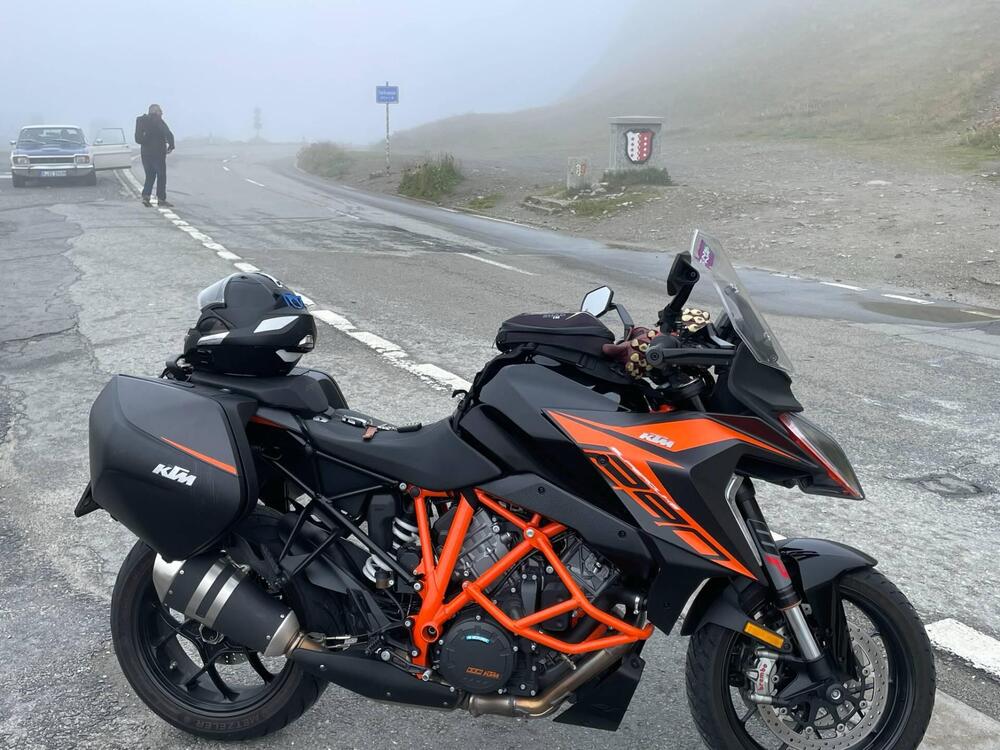 KTM 1290 Super Duke GT (2021) (3)