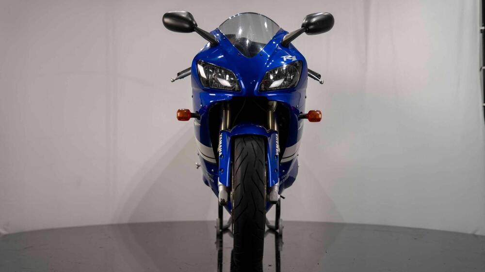 Yamaha YZF R1 (3)