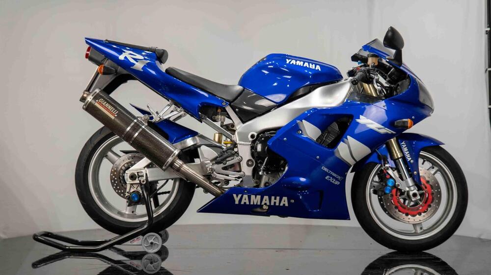 Yamaha YZF R1 (5)