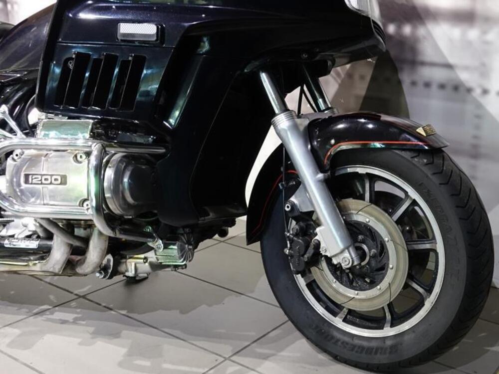 Honda GL 1200 Gold wing (9)