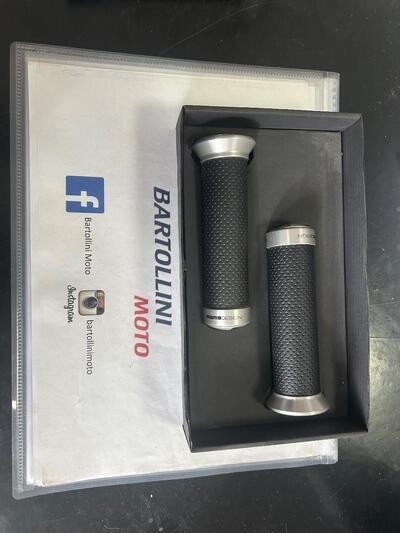 Manopole Momo Design