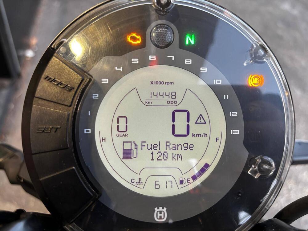 Husqvarna Svartpilen 401 (2021 - 23) (13)