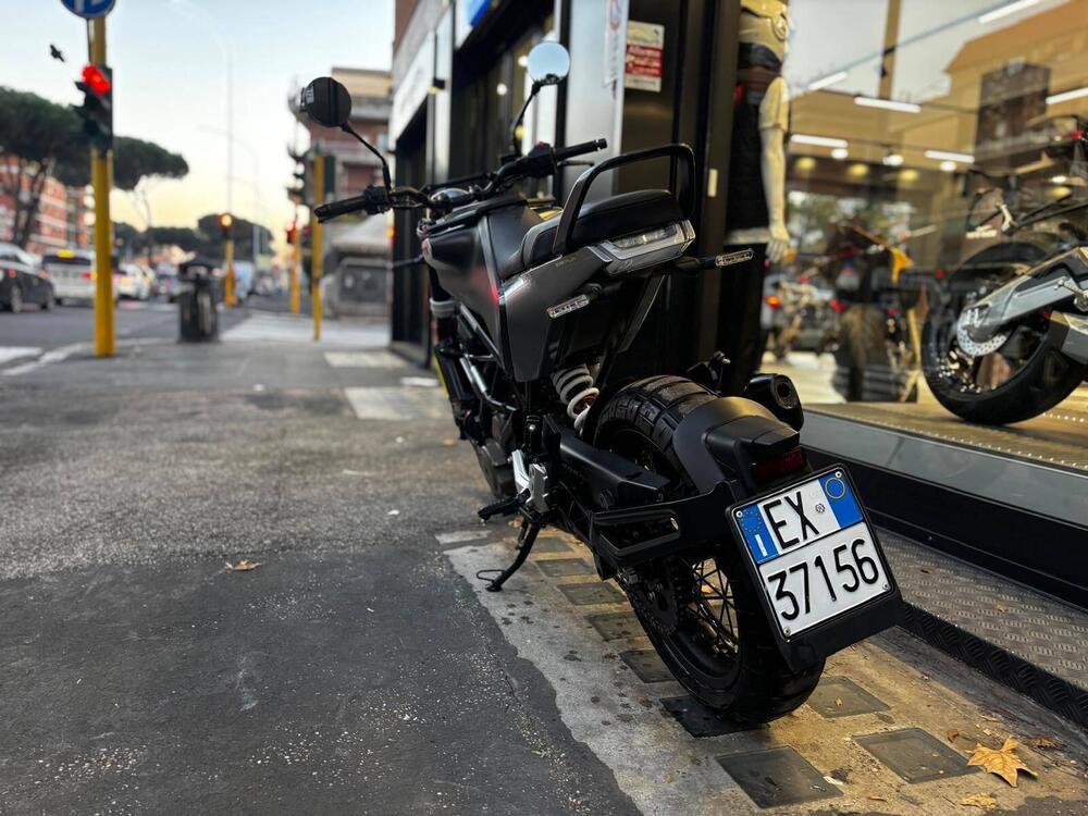 Husqvarna Svartpilen 401 (2021 - 23) (10)