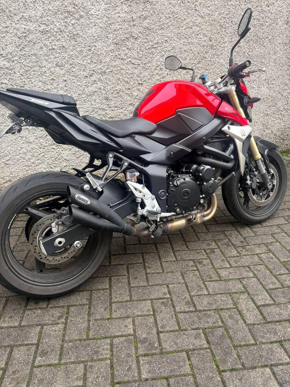 Suzuki GSR 750 (2010 - 15) (3)