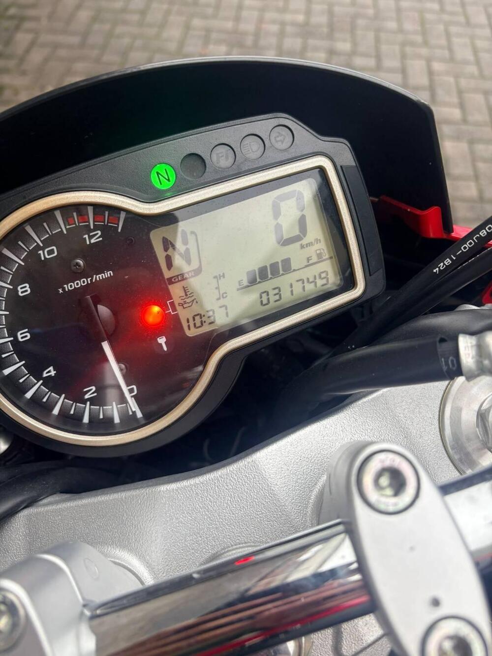 Suzuki GSR 750 (2010 - 15) (4)