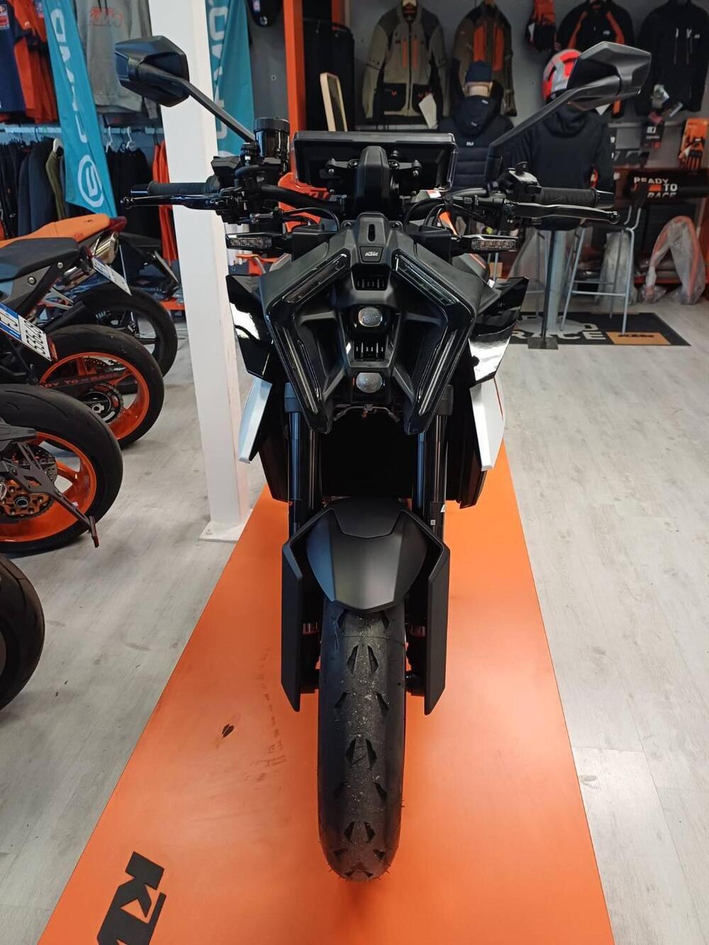 KTM 990 Duke R (2026) (2)