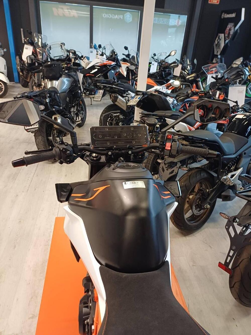 KTM 990 Duke R (2026) (5)
