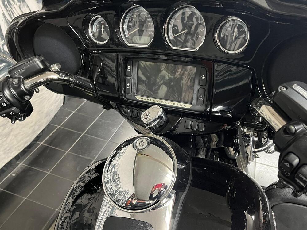 Harley-Davidson 1690 Electra Glide Ultra Limited (2016) - FLHTK (2)