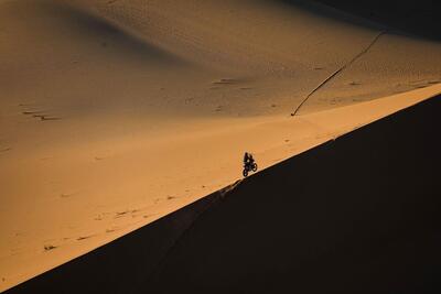 Dakar 2026. T9. Gran caos, ma anche un interessante... nulla di fatto. Sanders, KTM, e Roma, Ford, al comando
