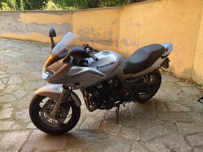 Kawasaki ZR 7S usata