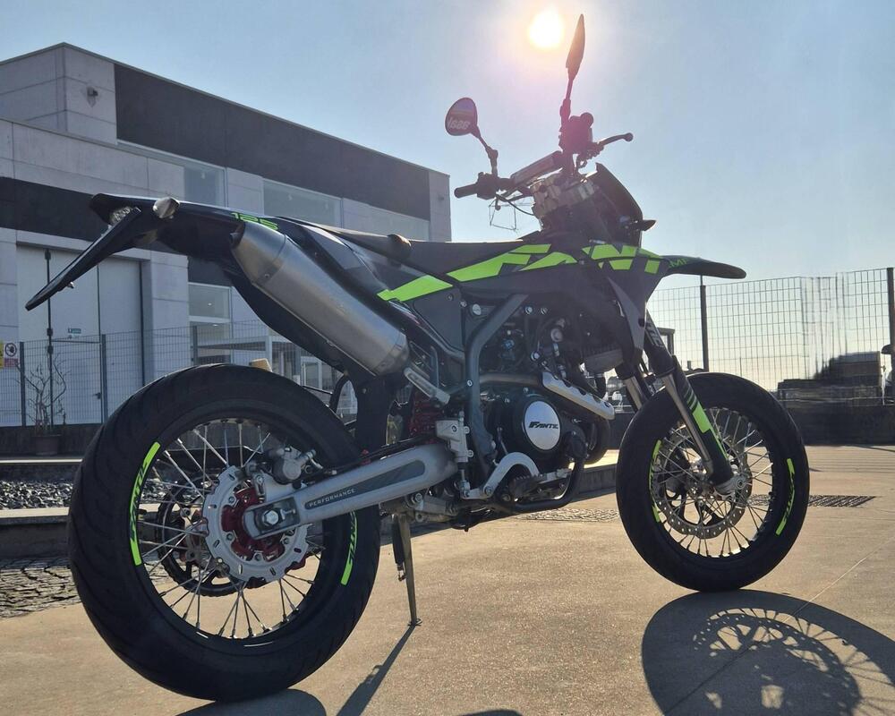 Fantic Motor XMF 125 Motard Performance 4T (2023 - 24) (2)