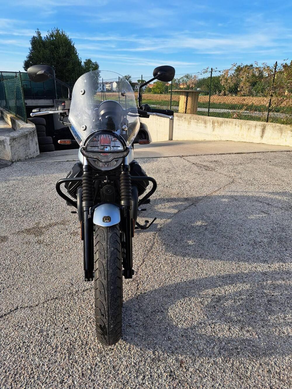 Moto Guzzi V7 Stone (2021 - 24) (3)