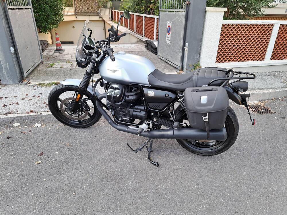 Moto Guzzi V7 Stone (2021 - 24) (2)