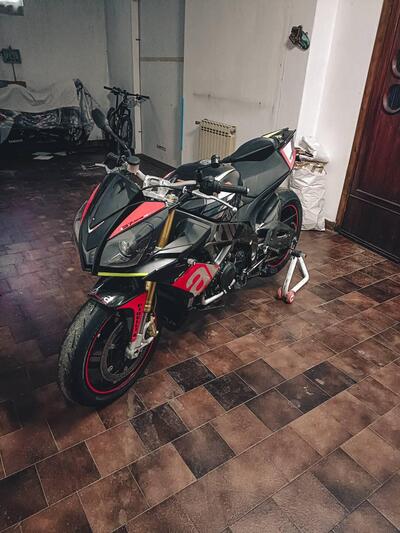 Aprilia Tuono V4 R APRC (2011 - 13) usata