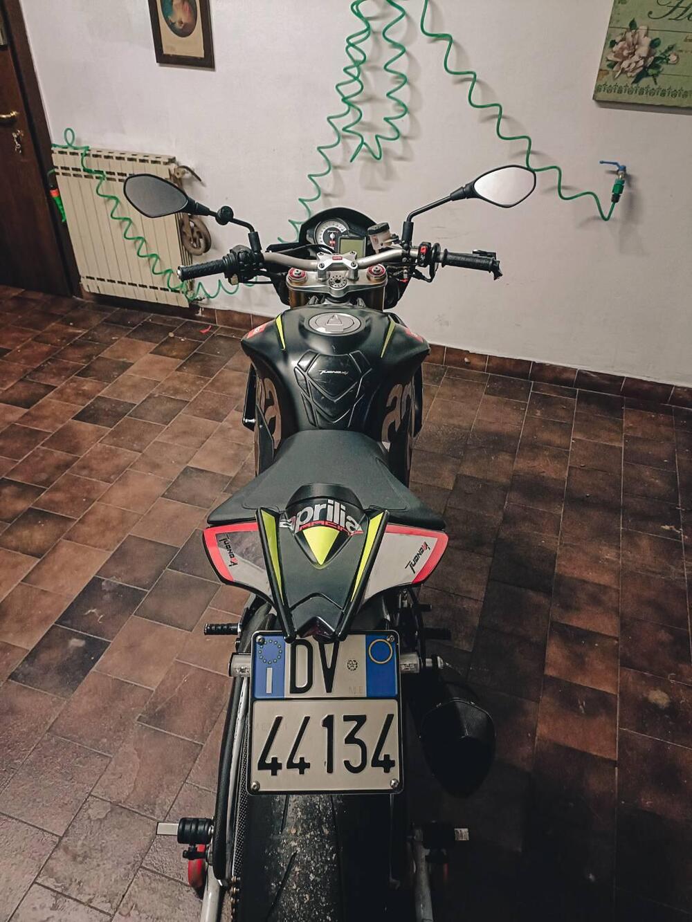 Aprilia Tuono V4 R APRC (2011 - 13) (3)