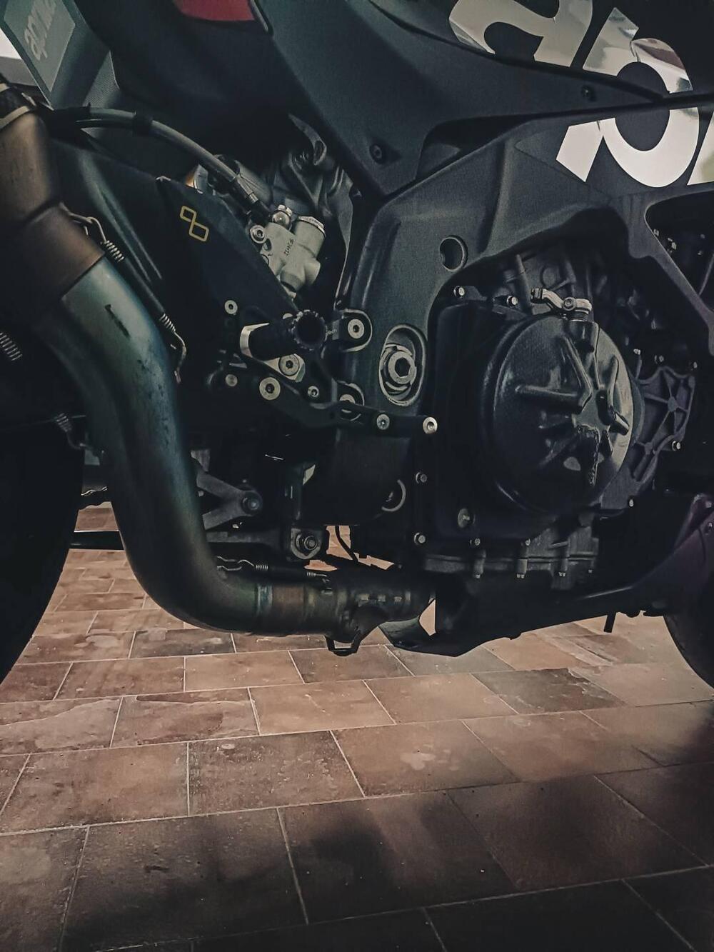 Aprilia Tuono V4 R APRC (2011 - 13) (8)