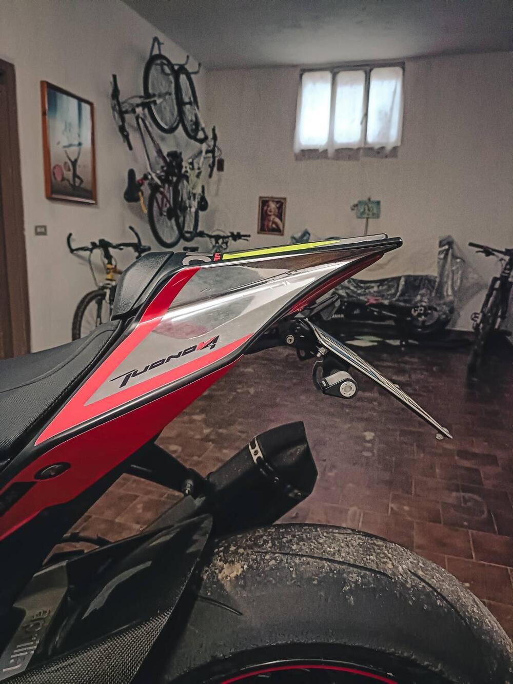 Aprilia Tuono V4 R APRC (2011 - 13) (12)