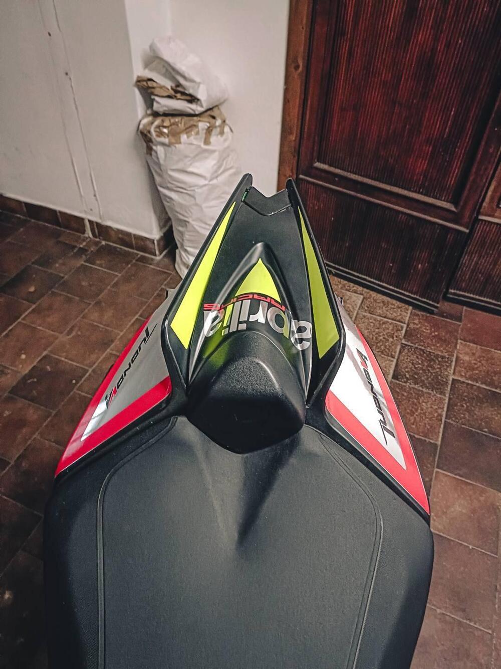 Aprilia Tuono V4 R APRC (2011 - 13) (13)