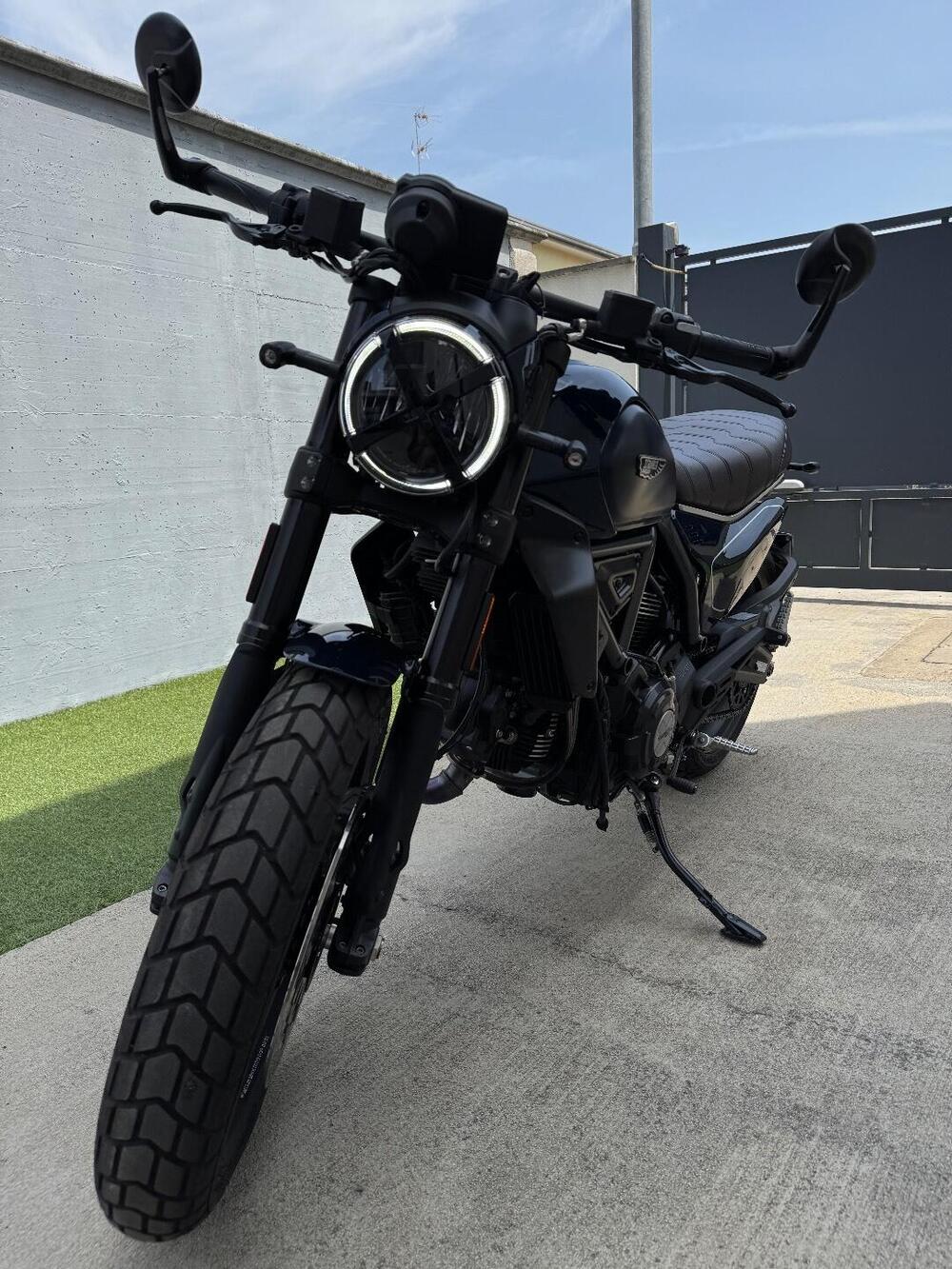 Ducati Scrambler 800 Nightshift (2025 - 26)