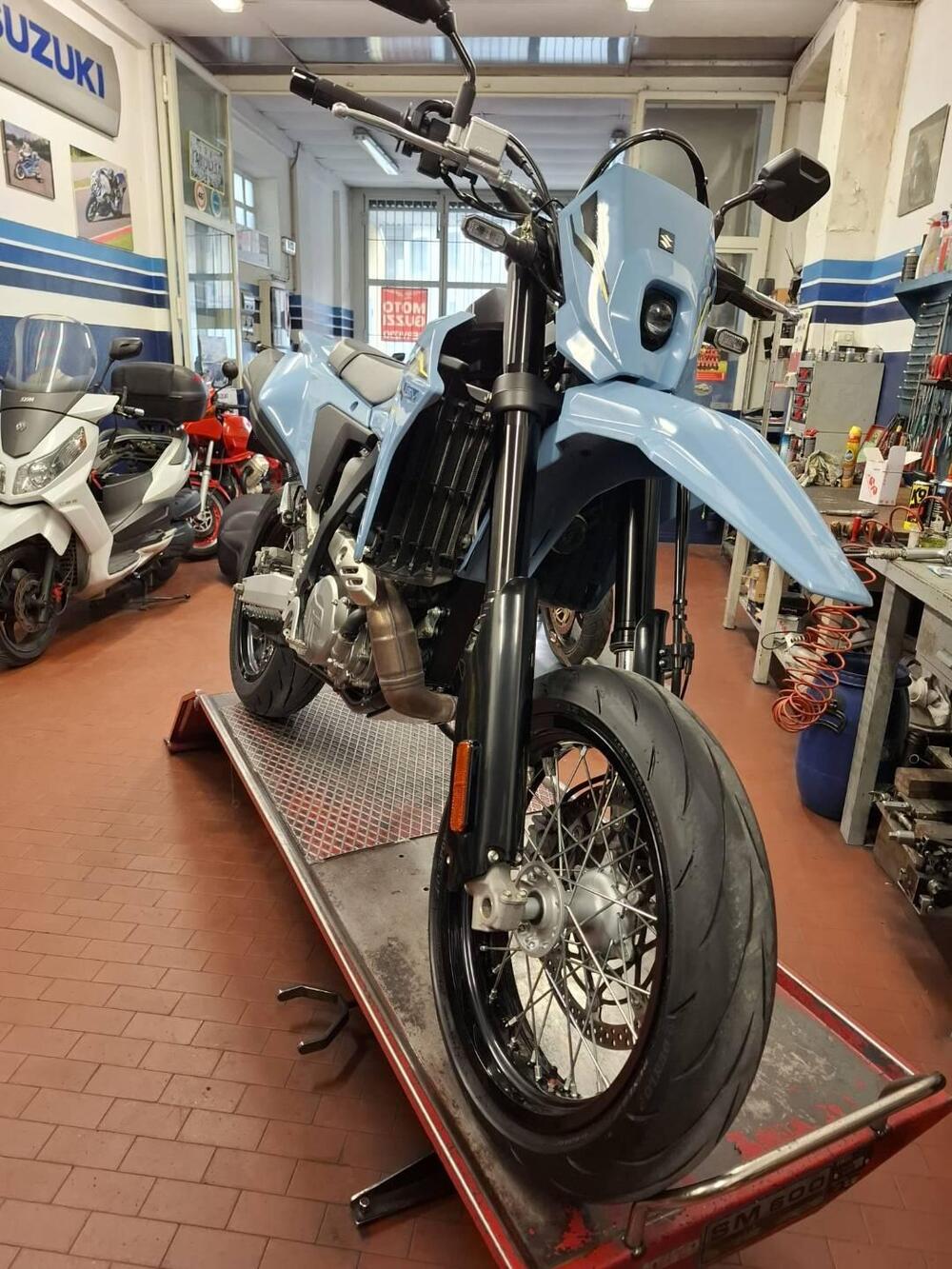 Suzuki DR-Z4SM (2025 - 26) (4)