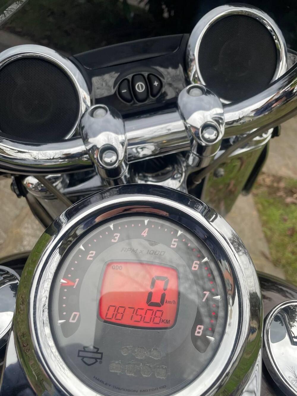 Harley-Davidson 1800 Convertible (2010 - 11) - FLSTSE (8)