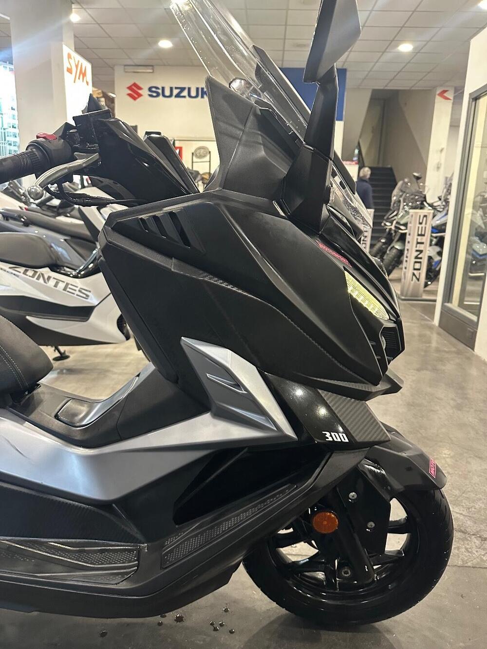 Sym Cruisym 300 (2021 - 24) (10)