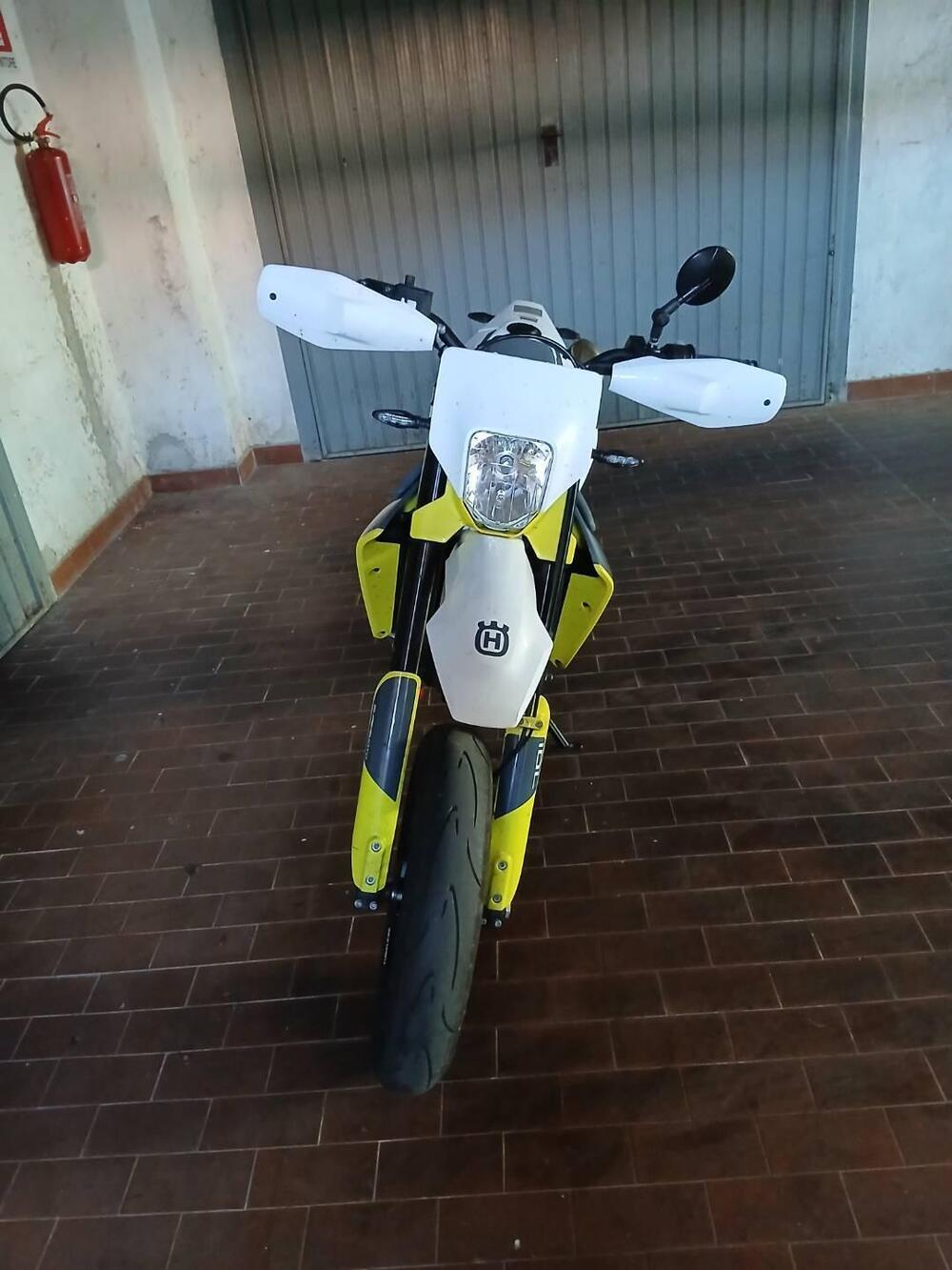 Husqvarna 701 Supermoto (2023 - 25) (3)