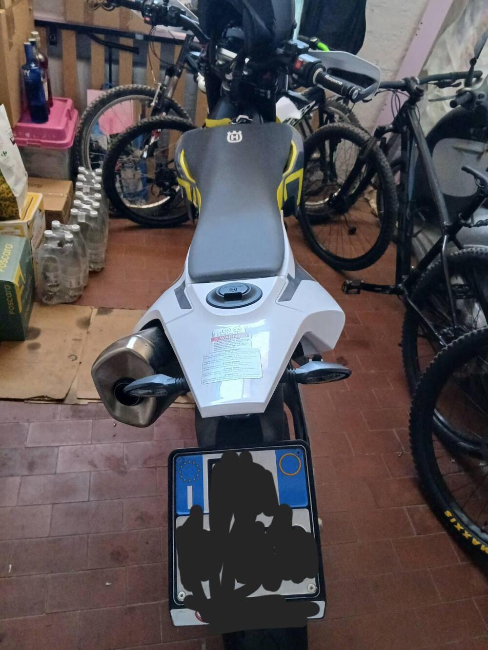 Husqvarna 701 Supermoto (2023 - 25) (4)