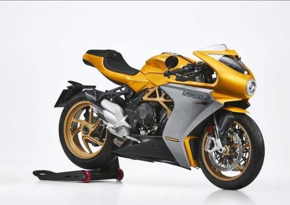 MV Agusta Superveloce 800 (2021 - 25) (2)