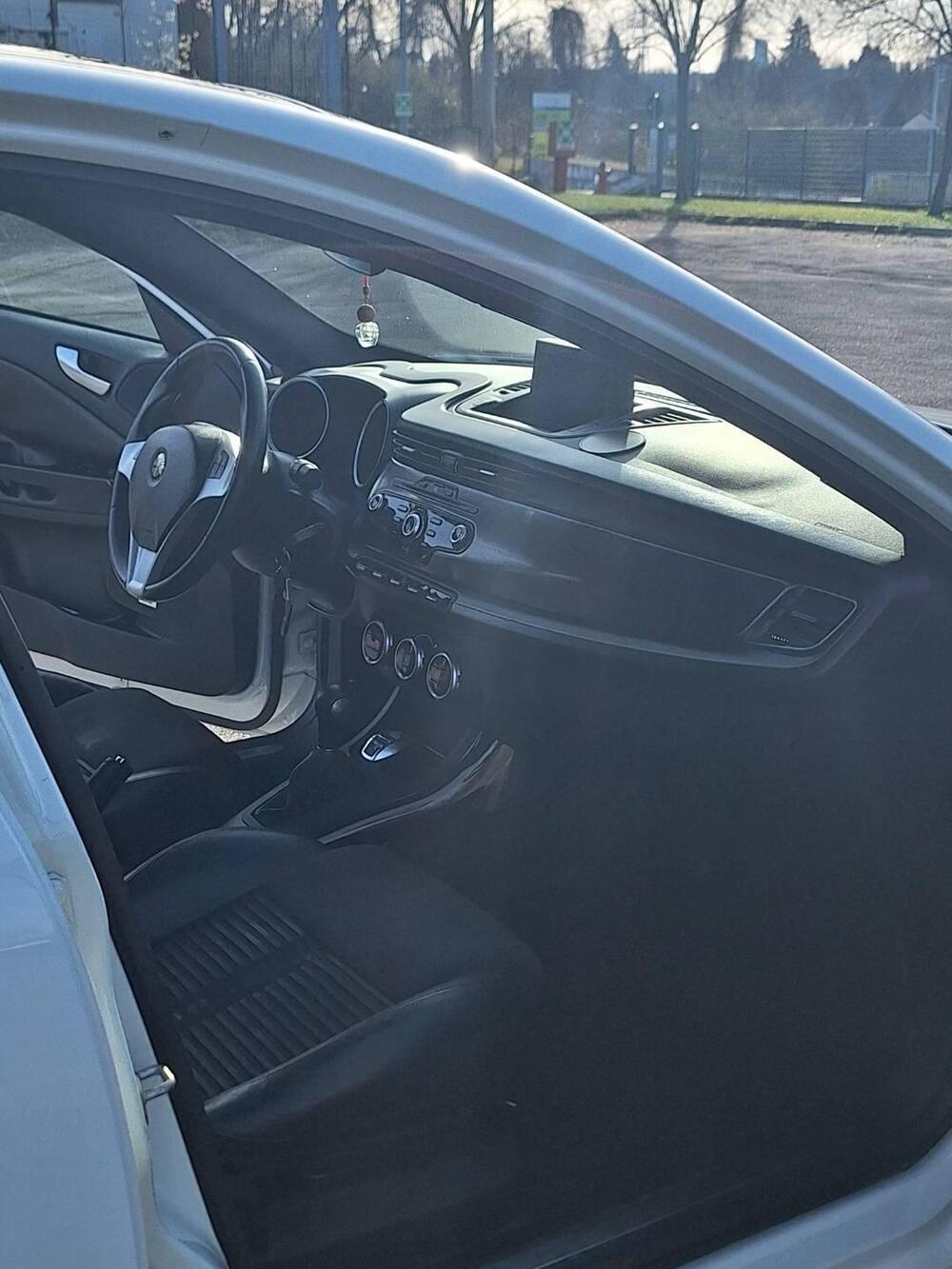 Alfa Romeo Giulietta usata a Varese (12)