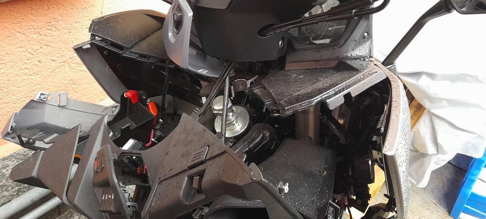 Kymco AK 550 Premium (2023 - 25) (2)