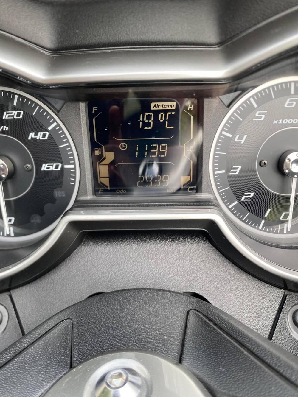 Yamaha X-Max 300 Tech Max (2021 - 24) (7)