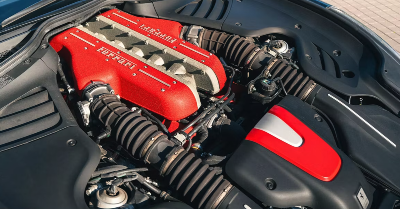 La Ferrari FF &ldquo;Novo Blu&rdquo; di Lapo Elkann va all&rsquo;asta: quando la sartoria incontra il V12