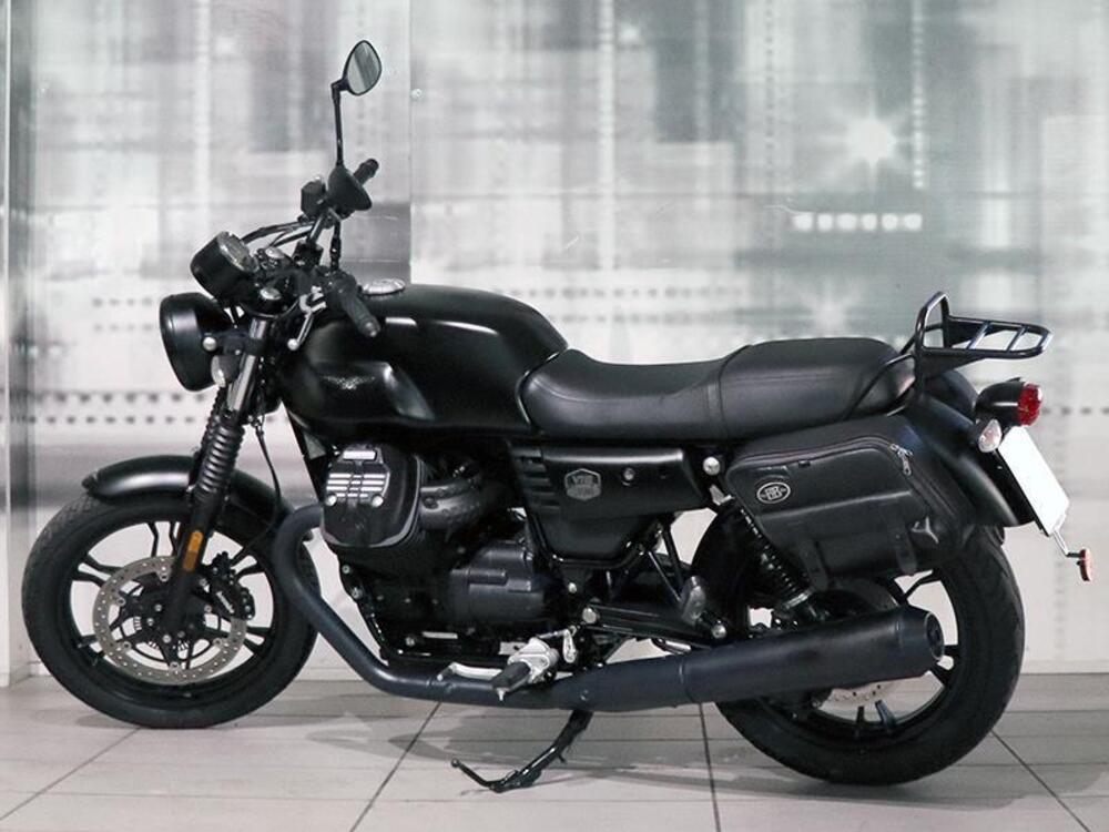 Moto Guzzi V7 III Stone (2017 - 20) (2)