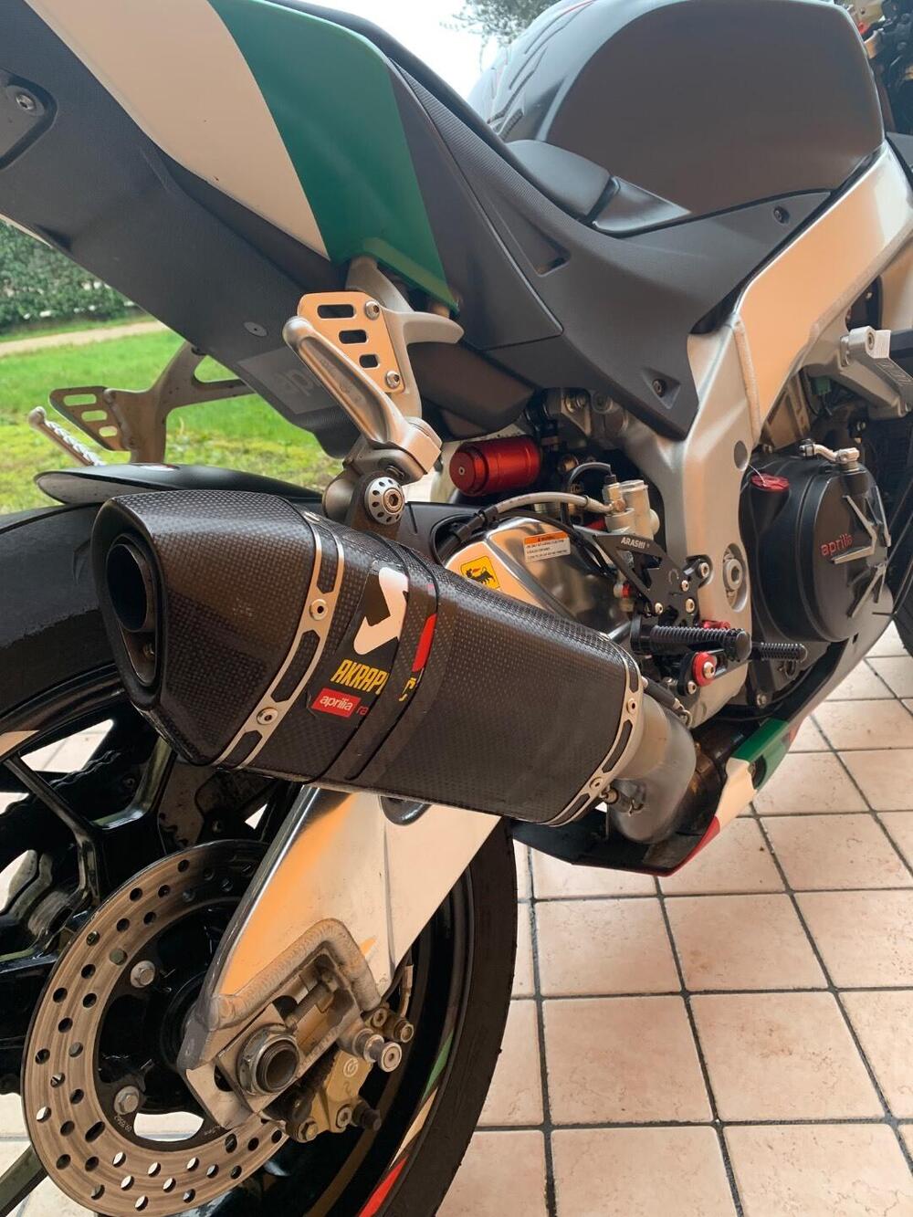 Aprilia RSV4 R (2009 - 12) (2)