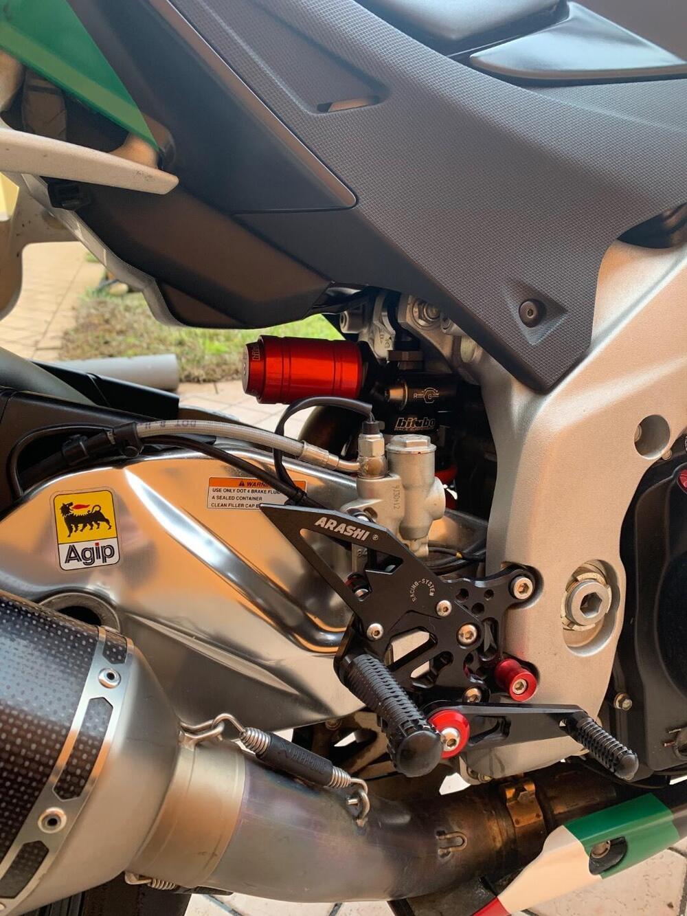 Aprilia RSV4 R (2009 - 12) (3)