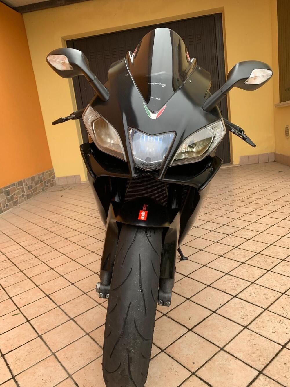 Aprilia RSV4 R (2009 - 12) (7)