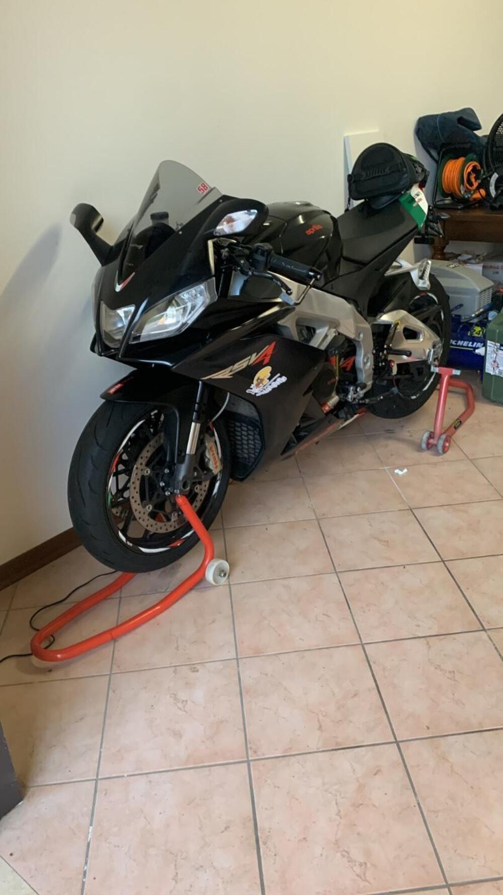 Aprilia RSV4 R (2009 - 12) (9)