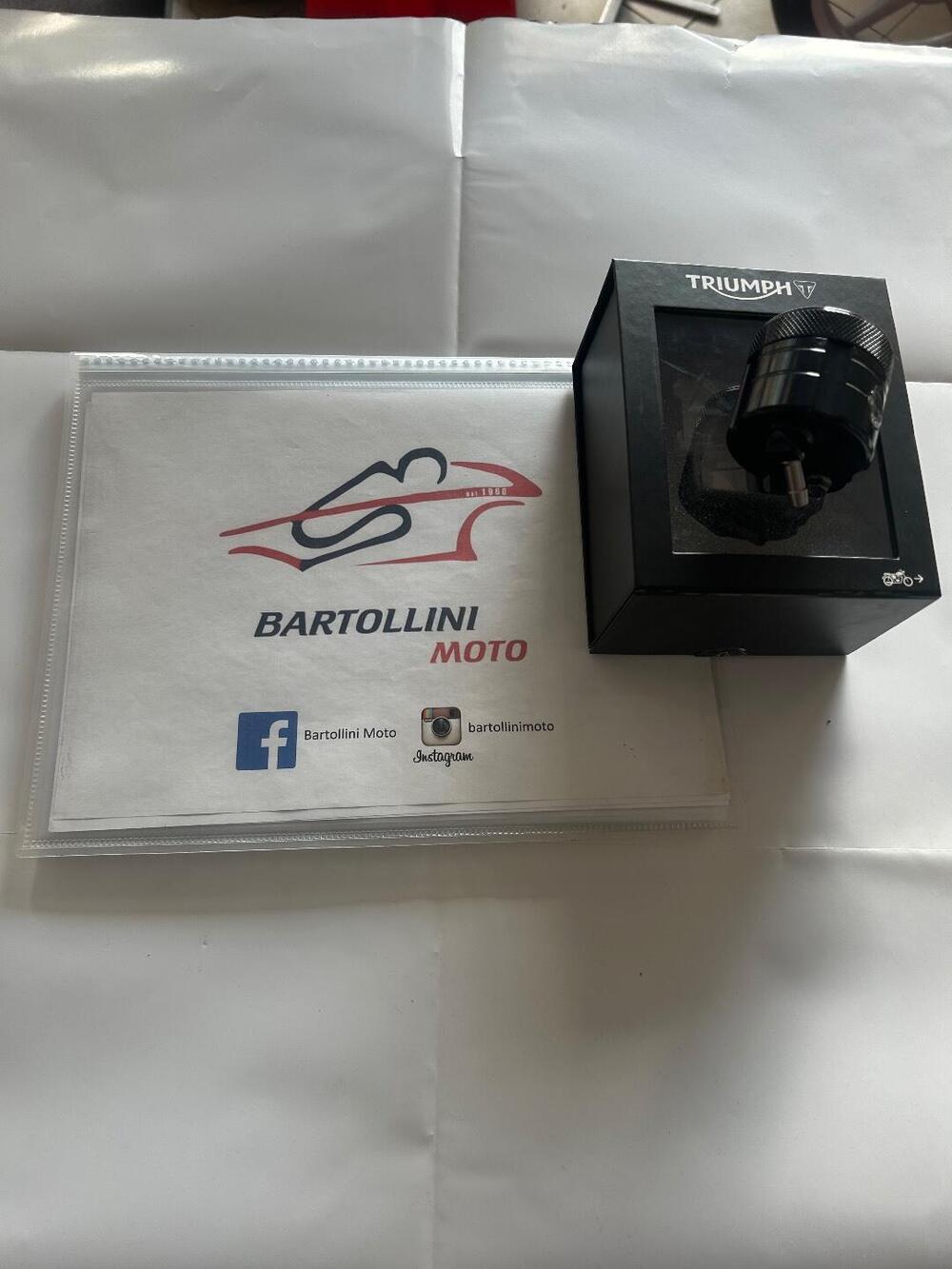 Vaschetta per liquido freno anteriore Triumph (2)