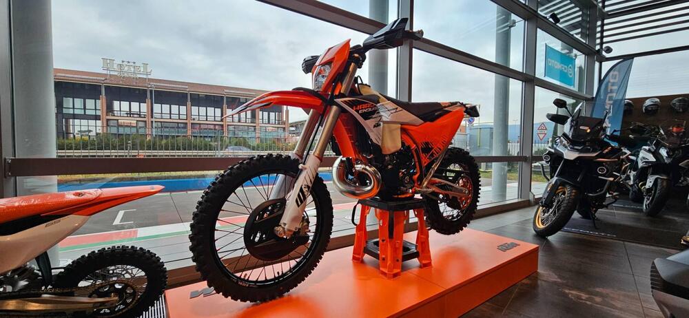 KTM 300 EXC Hardenduro (2026) (2)