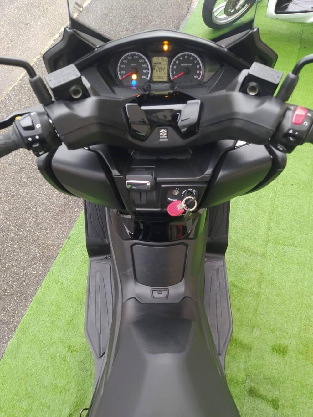 Suzuki Burgman 400 (2022 - 24) (9)