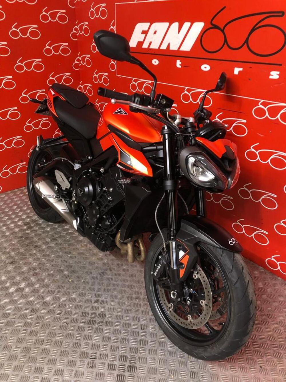 Triumph Street Triple 765 R A2 (2024 - 26) (2)
