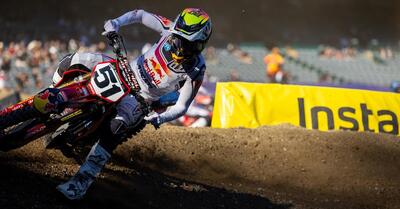 Caduta spaventosa nel Supercross: Barcia ringrazia l&rsquo;airbag Alpinestars