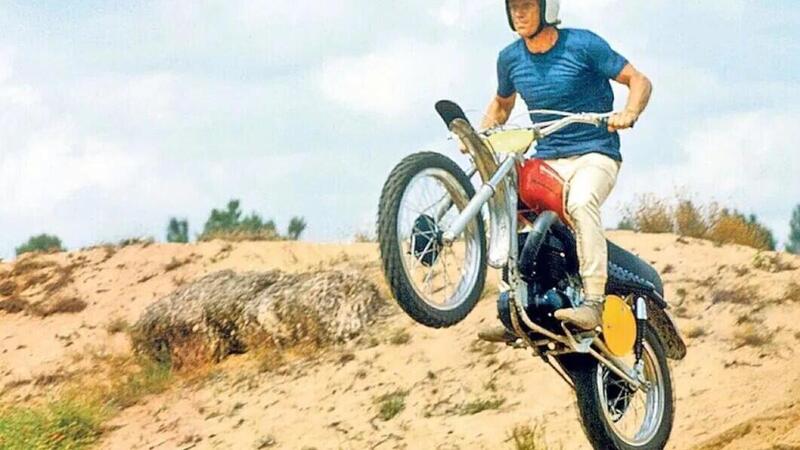 R&eacute;tromobile rende omaggio a Steve McQueen: una mostra immersiva celebra il King of Cool