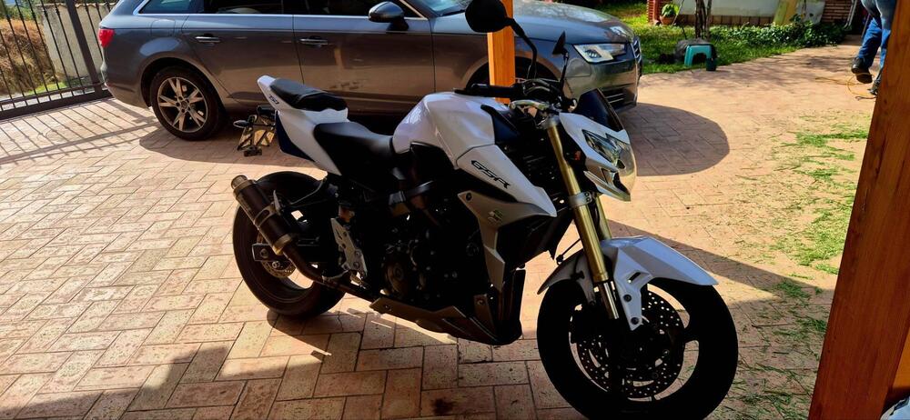 Suzuki GSR 750 (2010 - 15) (2)