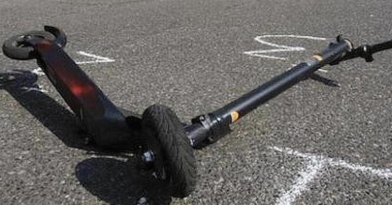 Scontro tra auto e monopattino