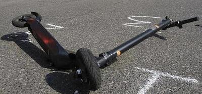 Scontro tra auto e monopattino