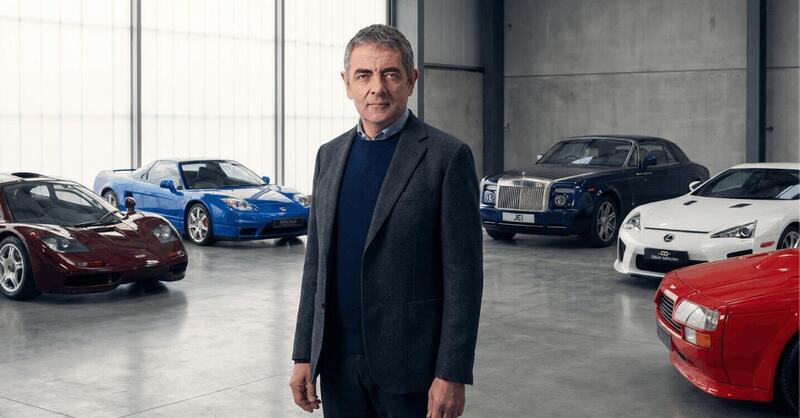 Rowan Atkinson, il collezionista che guida davvero le sue auto: dalla McLaren F1 alla Lexus LFA.