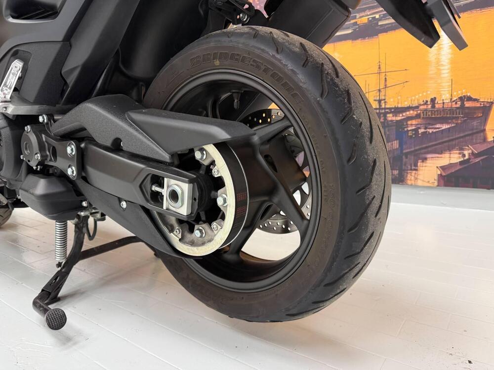 Yamaha T-Max 560 Tech Max (2020) (9)
