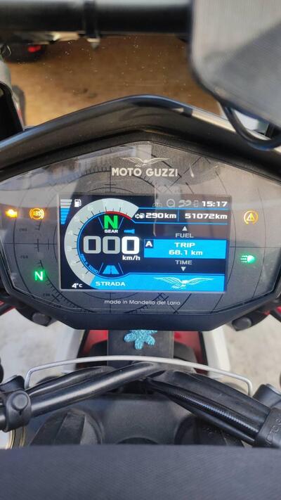 Moto Guzzi V85 TT Evocative Graphics (2019 - 20) usata